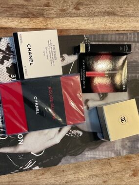 CHANEL Rouge Allure Boxed Set in Black and Red